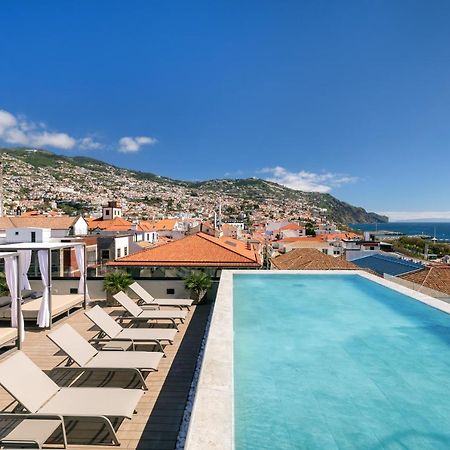 Hotel Barcelo Funchal Oldtown Zewnętrze zdjęcie The rooftop pool at the Hotel Porto Santo